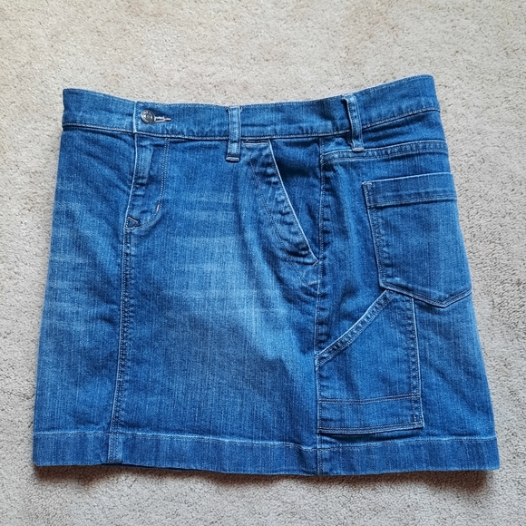 Old Navy Denim Mini Skirt - Picture 2 of 3